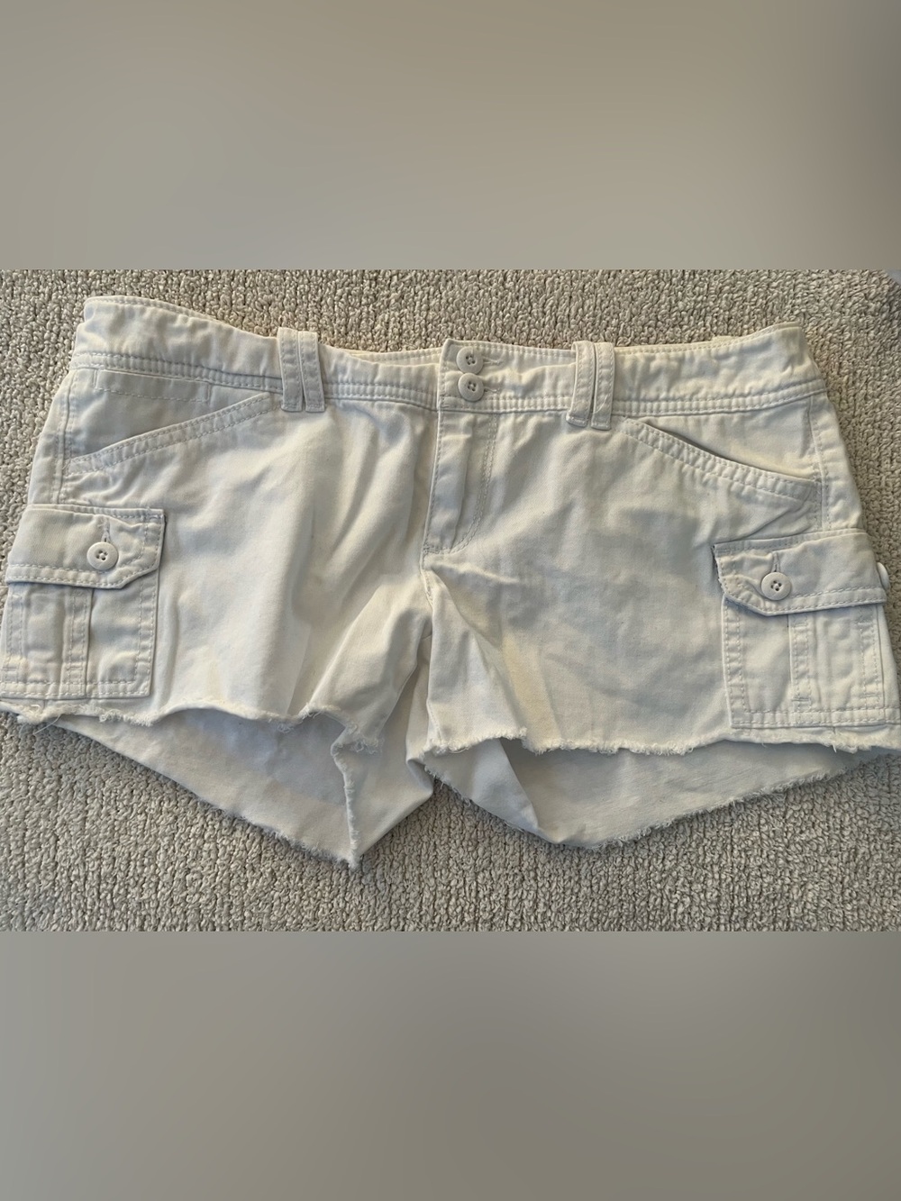 American Eagle Women’s White Cargo Stretch Shorts Size 2
